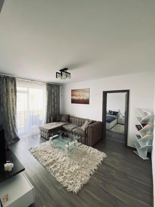 Apartament 2 Camere Modern Si Confortabil Gyüreg Kültér fotó